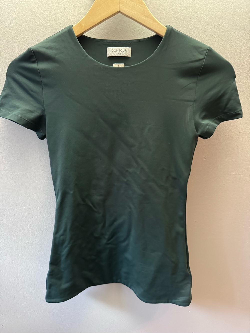 Aritzia Contour Short Sleeve Tee in Deep Green